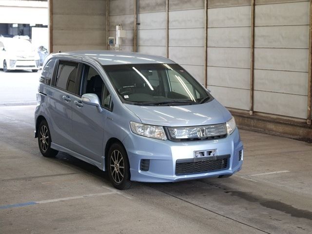 2622 Honda Freed spike GP3 2013 г. (ARAI Bayside)